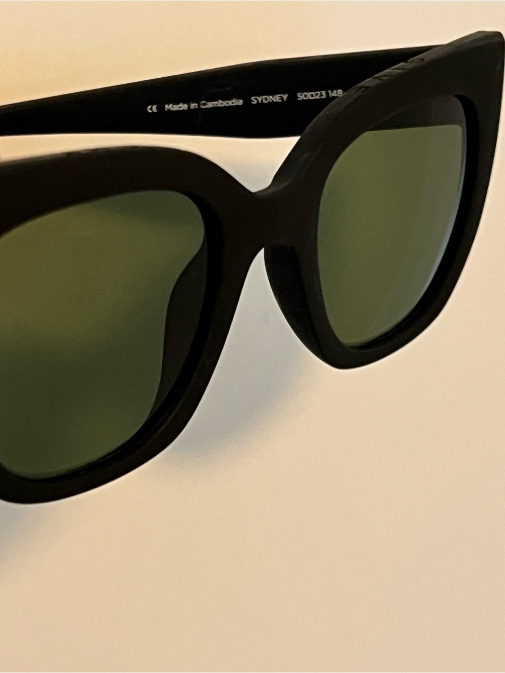 TOMS Sydney Green Cat Eye Black Sunglasses 50-23-148 - Picture 6 of 9